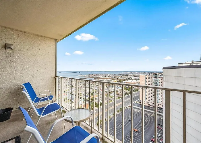 Side Ocean View 2 Bedroom Quay With Indoor & Outdoor Pools! *