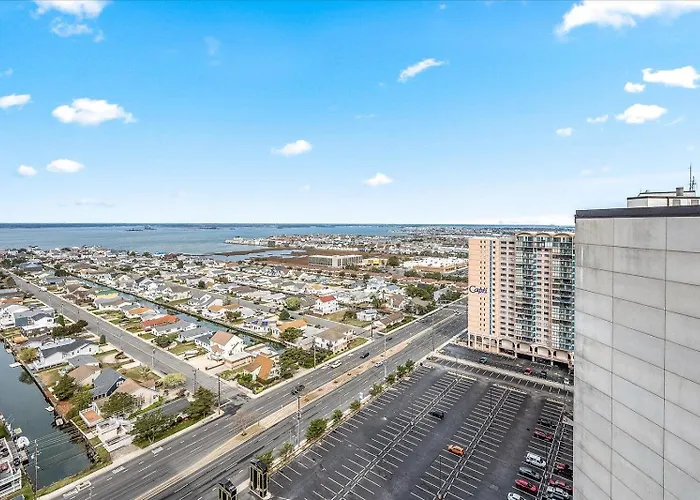 Side Ocean View 2 Bedroom Quay With Indoor & Outdoor Pools!