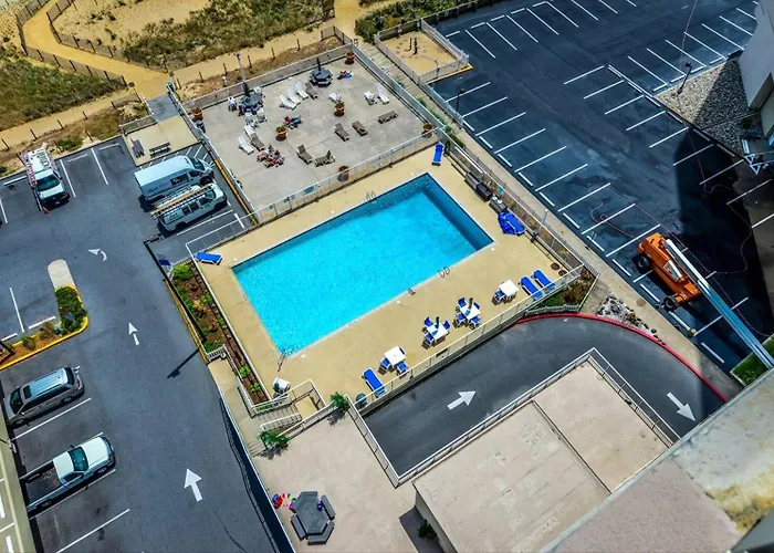 Side Ocean View 2 Bedroom Quay With Indoor & Outdoor Pools! *