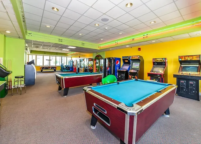 Side Ocean View 2 Bedroom Quay With Indoor & Outdoor Pools! *
